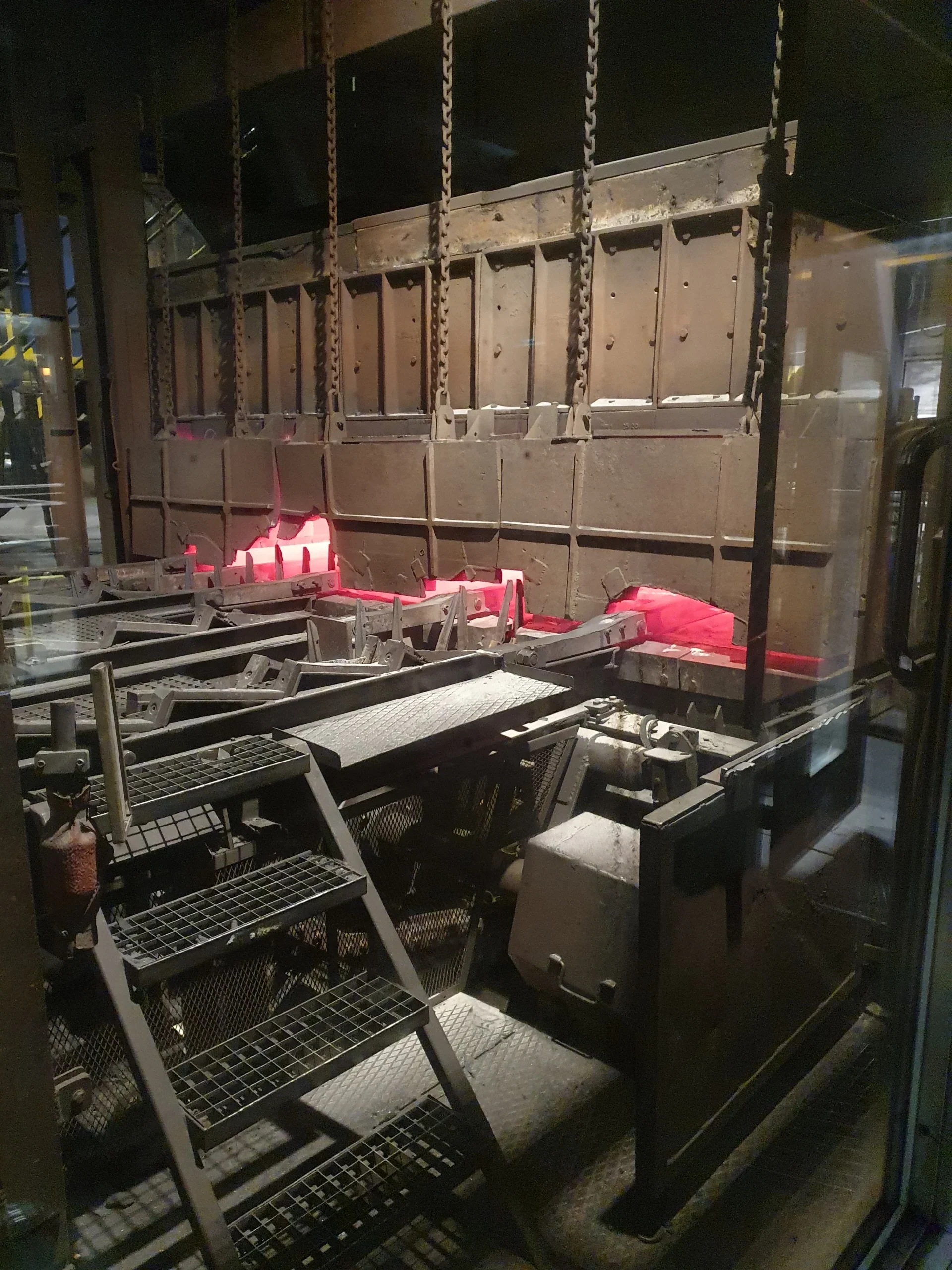 20221114 194522 SGPAM Porte four fermee scaled e1767881899600